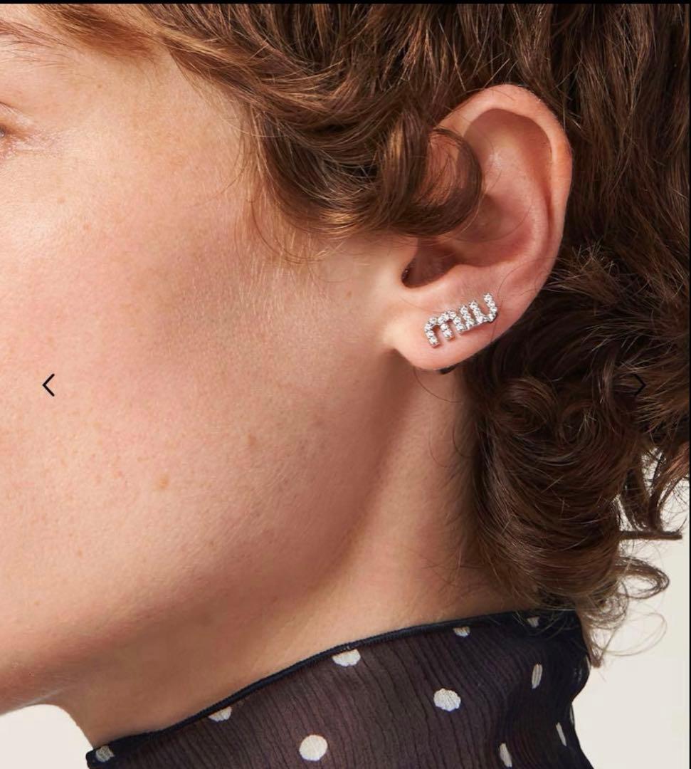 miumiu クリスタル付 メタル ピアス