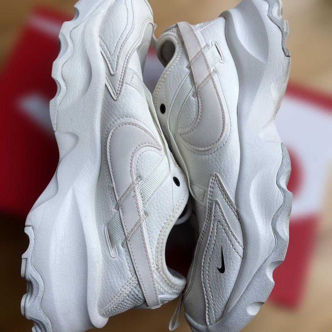 Nike ＴＣ7900 25.5センチ人気モデルホワイト スニーカー