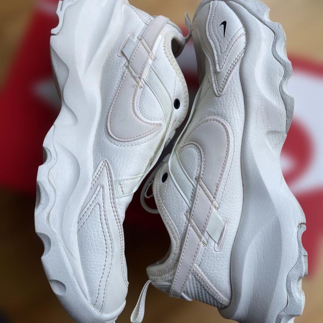 Nike ＴＣ7900 25.5センチ人気モデルホワイト スニーカー