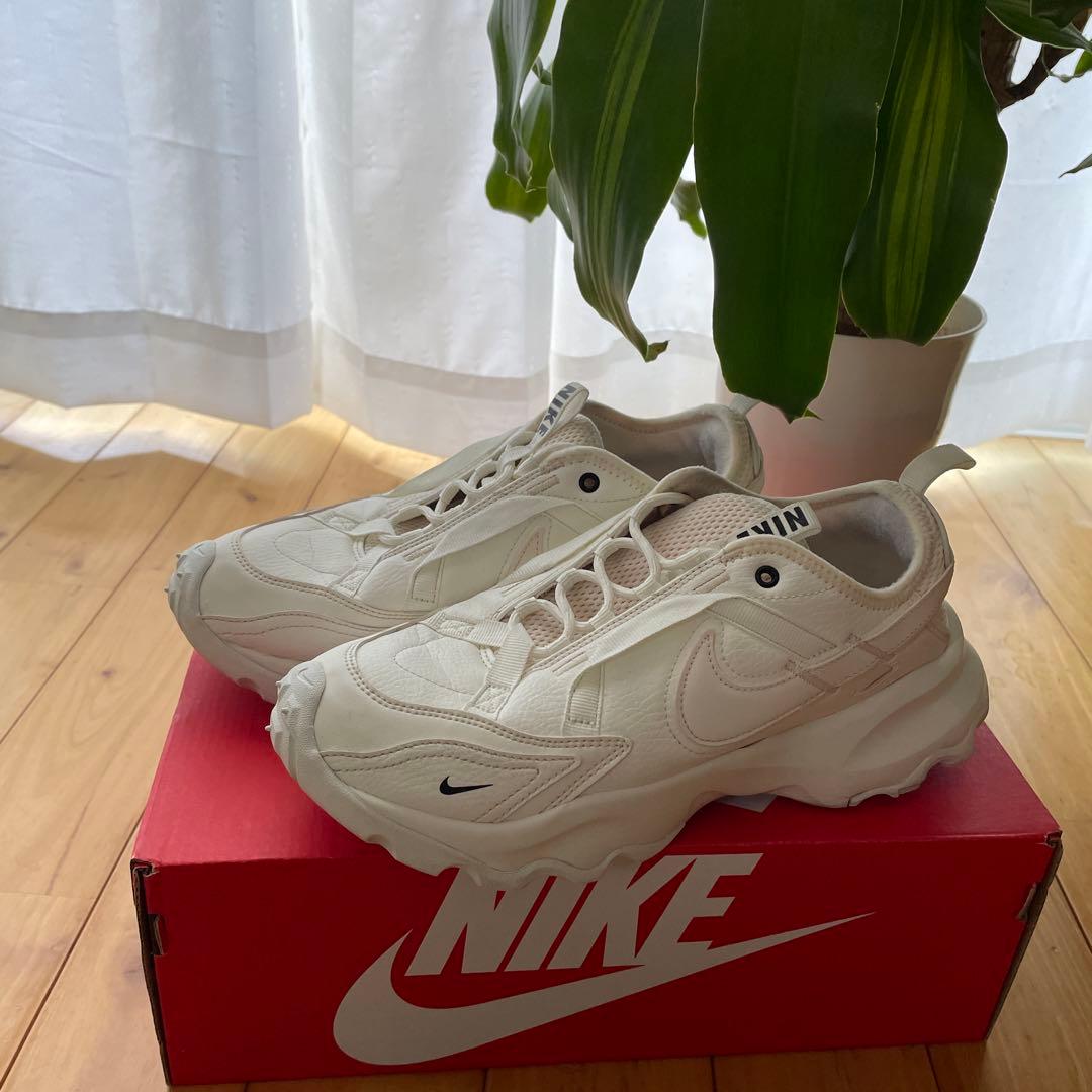 Nike ＴＣ7900 25.5センチ人気モデルホワイト スニーカー
