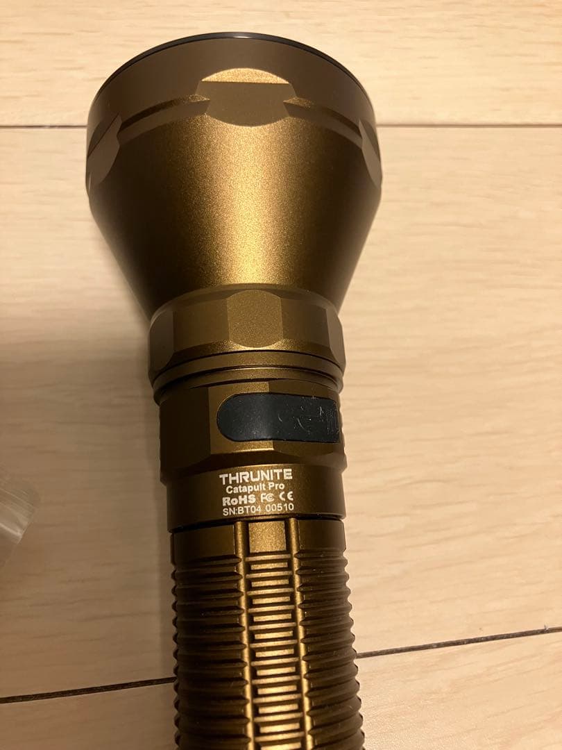 ThruNite Catapult PRO 懐中電灯 SFT70