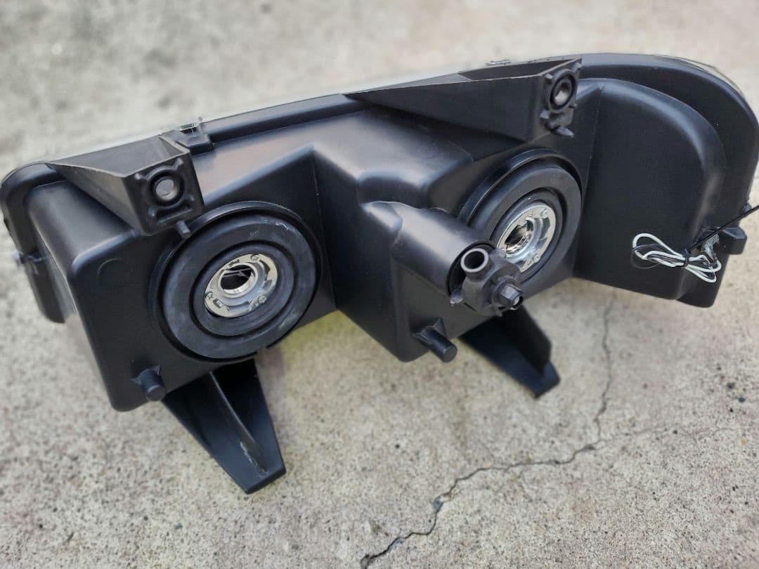 シボレーエクスプレス用LEDヘッドライト 左右中古・新品SET