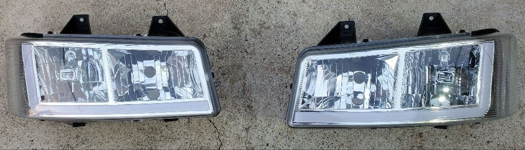 シボレーエクスプレス用LEDヘッドライト 左右中古・新品SET