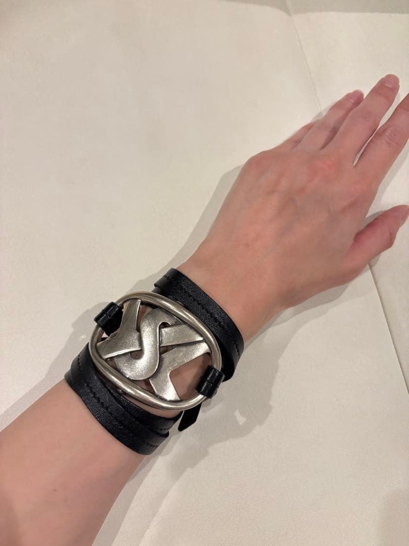 YSL バックル付き レザーバングル