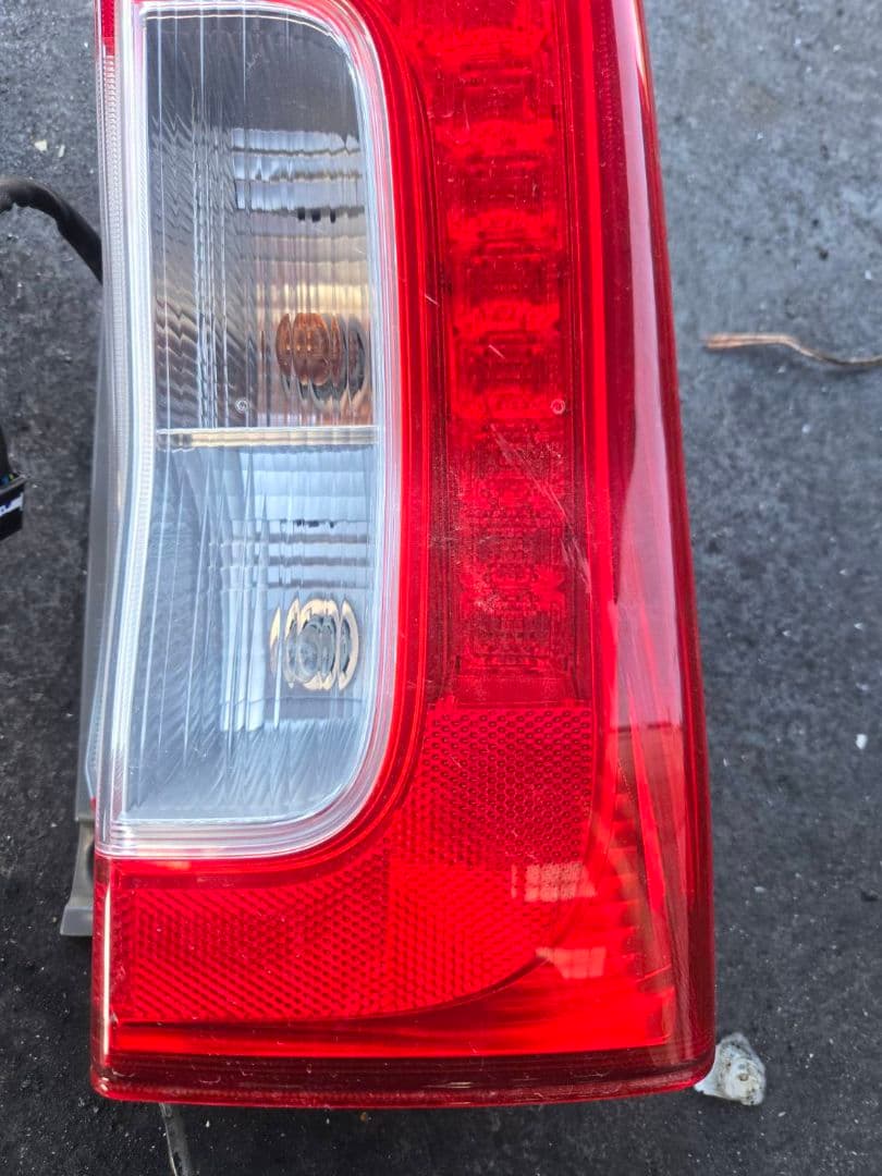 タンヴェル　LA600S 　ダイハツ　タント　テールランプ