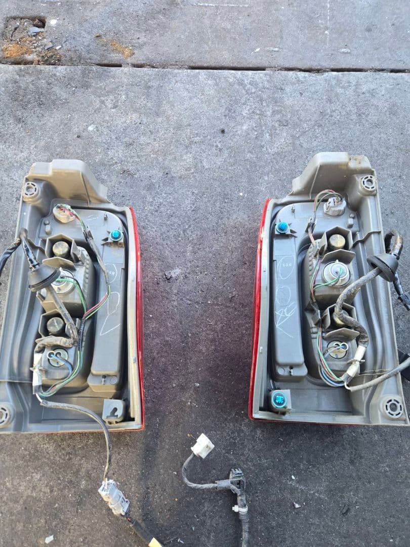 タンヴェル　LA600S 　ダイハツ　タント　テールランプ