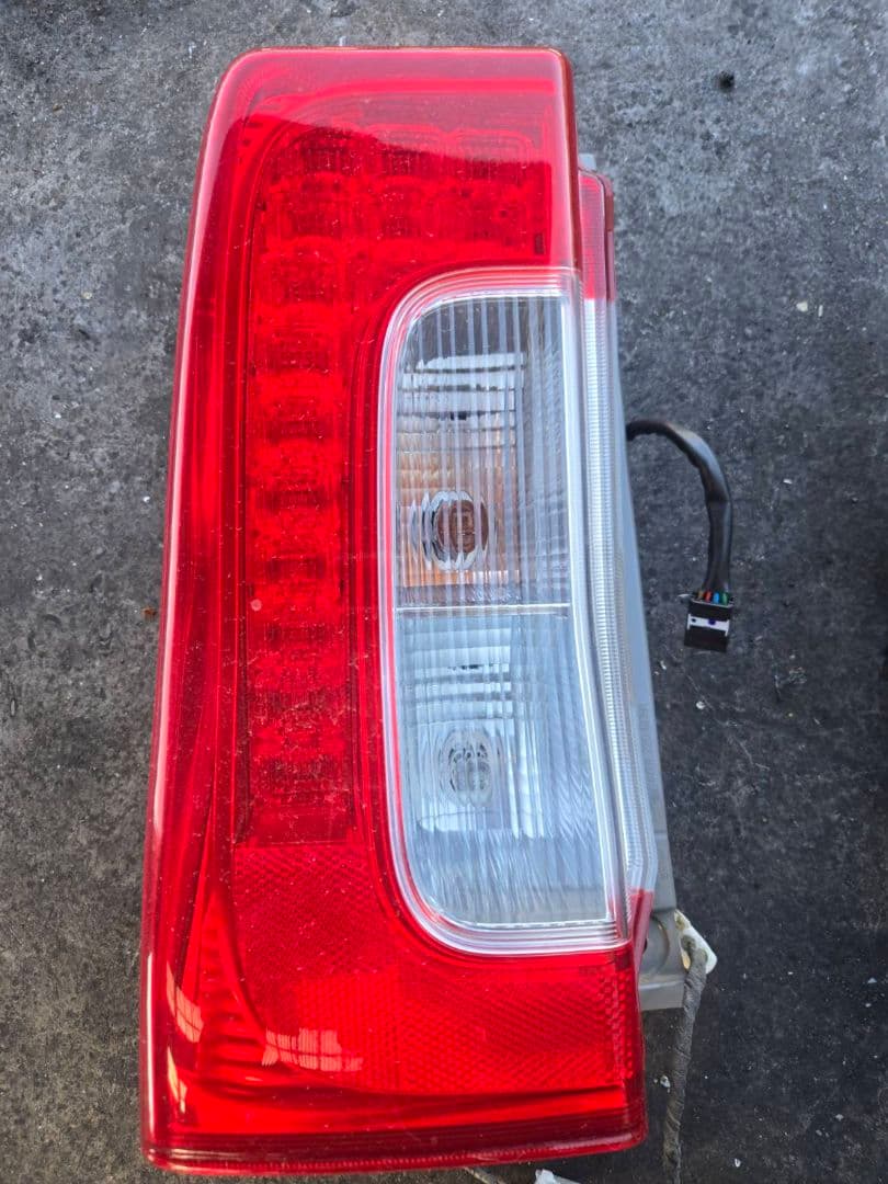 タンヴェル　LA600S 　ダイハツ　タント　テールランプ
