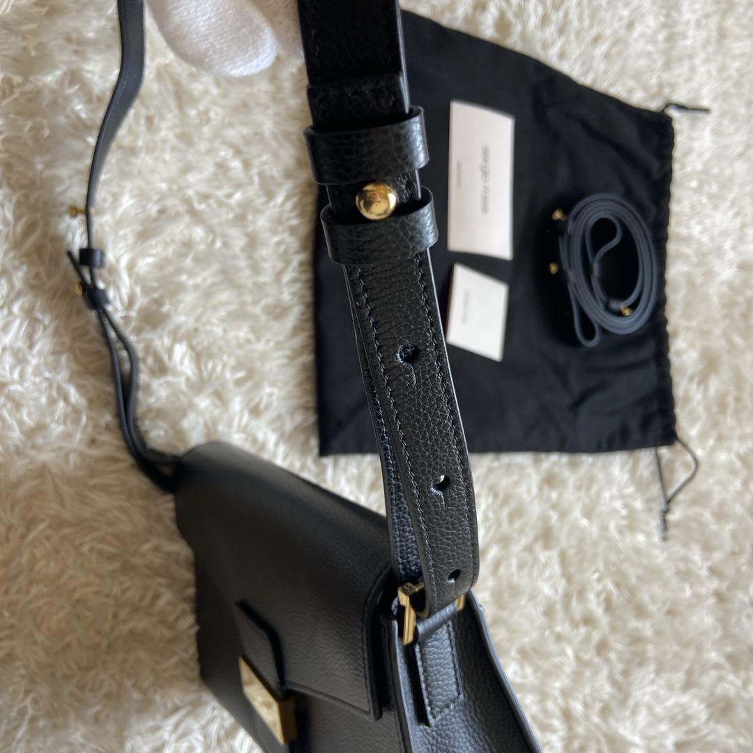 極美品　現行セルジオロッシ sr1 メッセンジャーバッグ　ブラック　金プレート