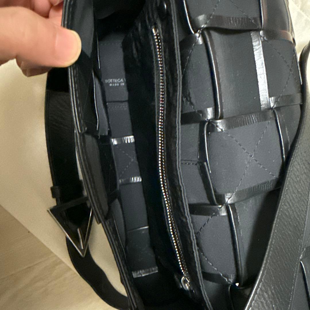 BOTTEGA VENETA ショルダーバッグ　ブラック　カセットバッグ