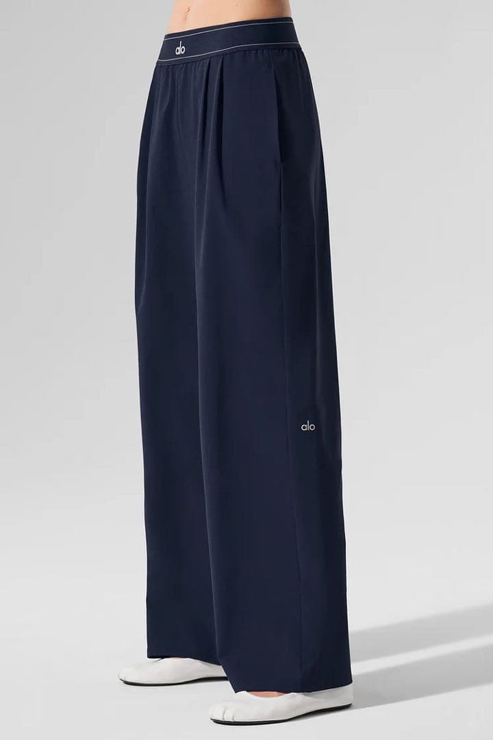 alo yoga トラウザー レギュラー　XXS 新品