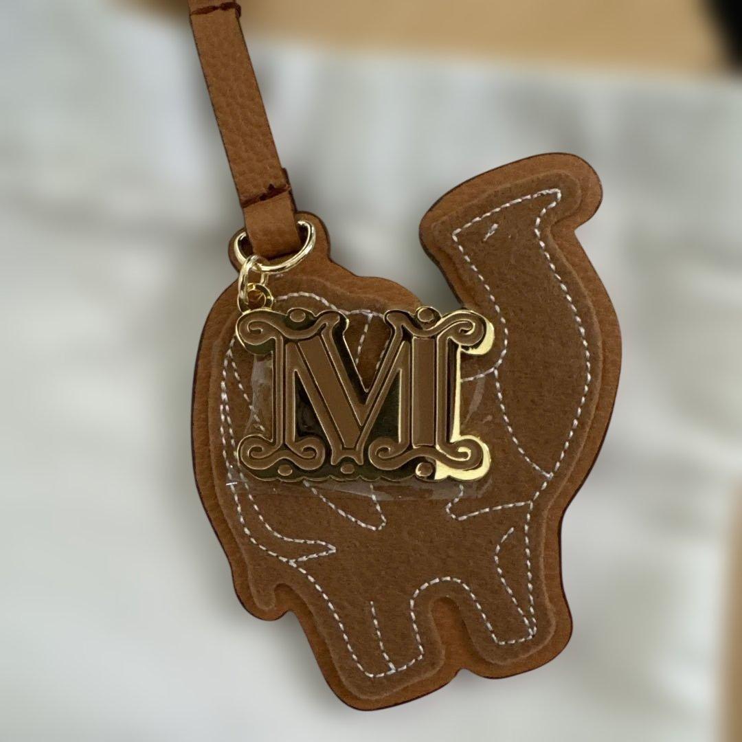 MaxMara 象型チャーム ブラウンレザー