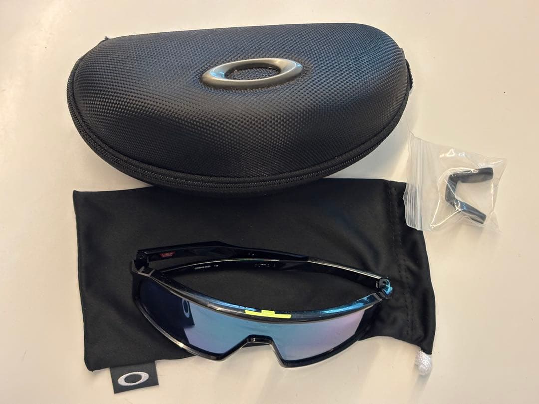 Oakley サングラス ミラーグレー レンズ