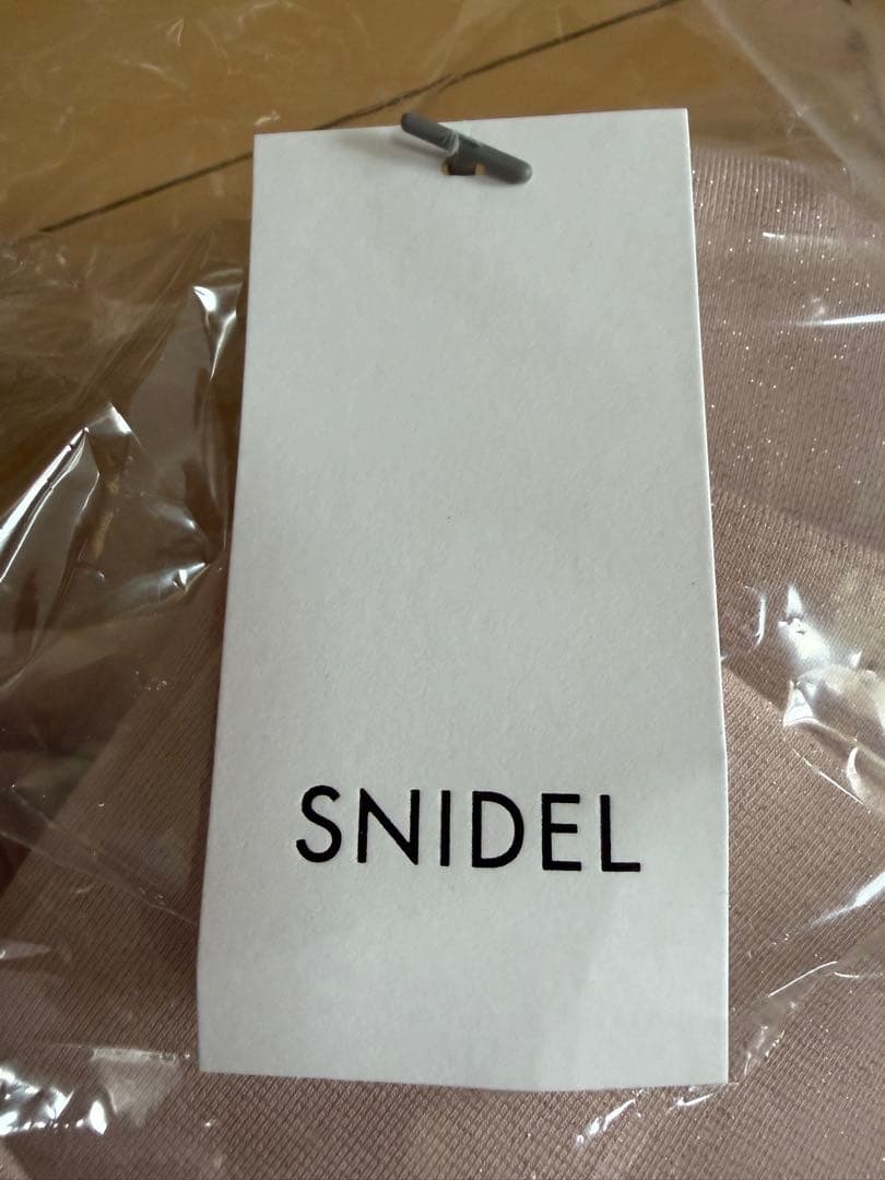 新品未開封品　SNIDEL ボリュームパーカー　ピンク　ラメ