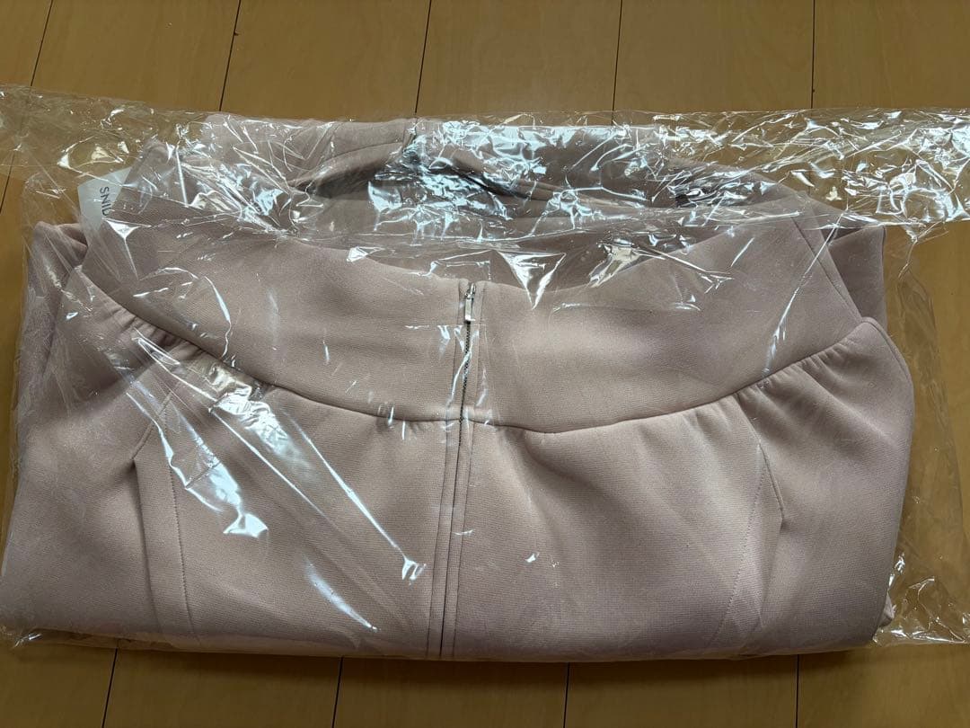 新品未開封品　SNIDEL ボリュームパーカー　ピンク　ラメ