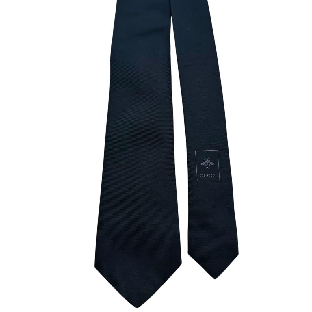 GUCCI グッチ ビー エンブロイダリー シルクタイ ソリッド ナロータイ