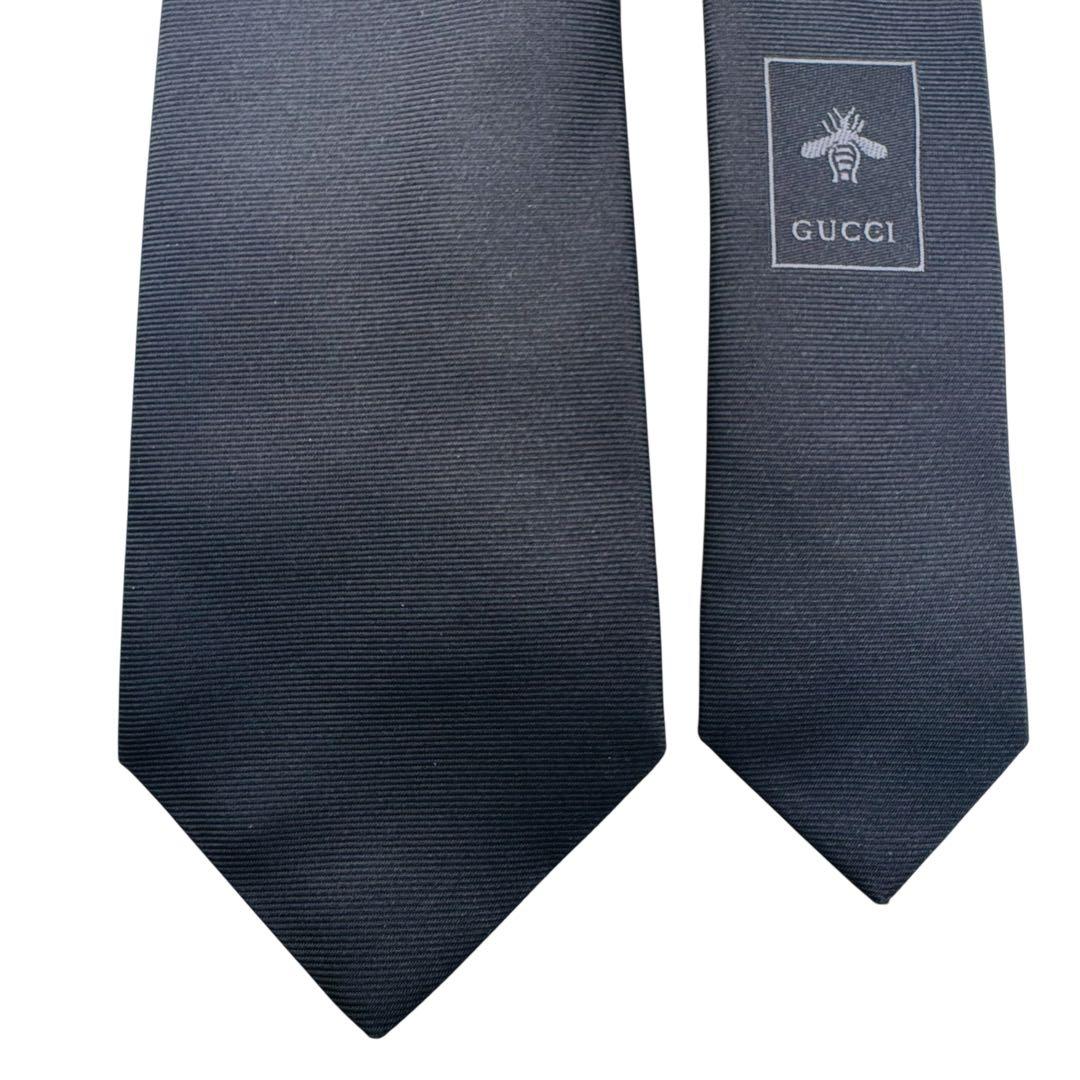GUCCI グッチ ビー エンブロイダリー シルクタイ ソリッド ナロータイ
