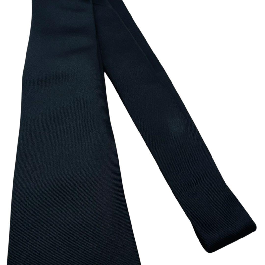 GUCCI グッチ ビー エンブロイダリー シルクタイ ソリッド ナロータイ