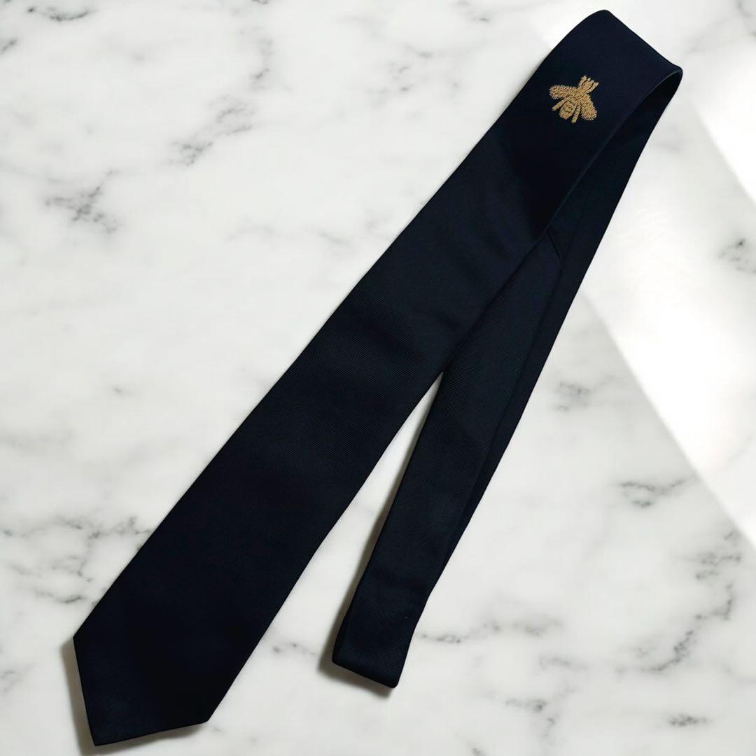 GUCCI グッチ ビー エンブロイダリー シルクタイ ソリッド ナロータイ