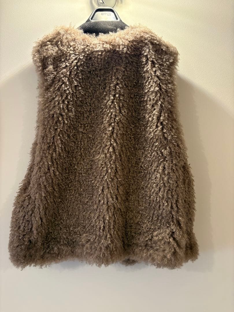 ハグオーワー　Wニードルファーベスト　新品未使用