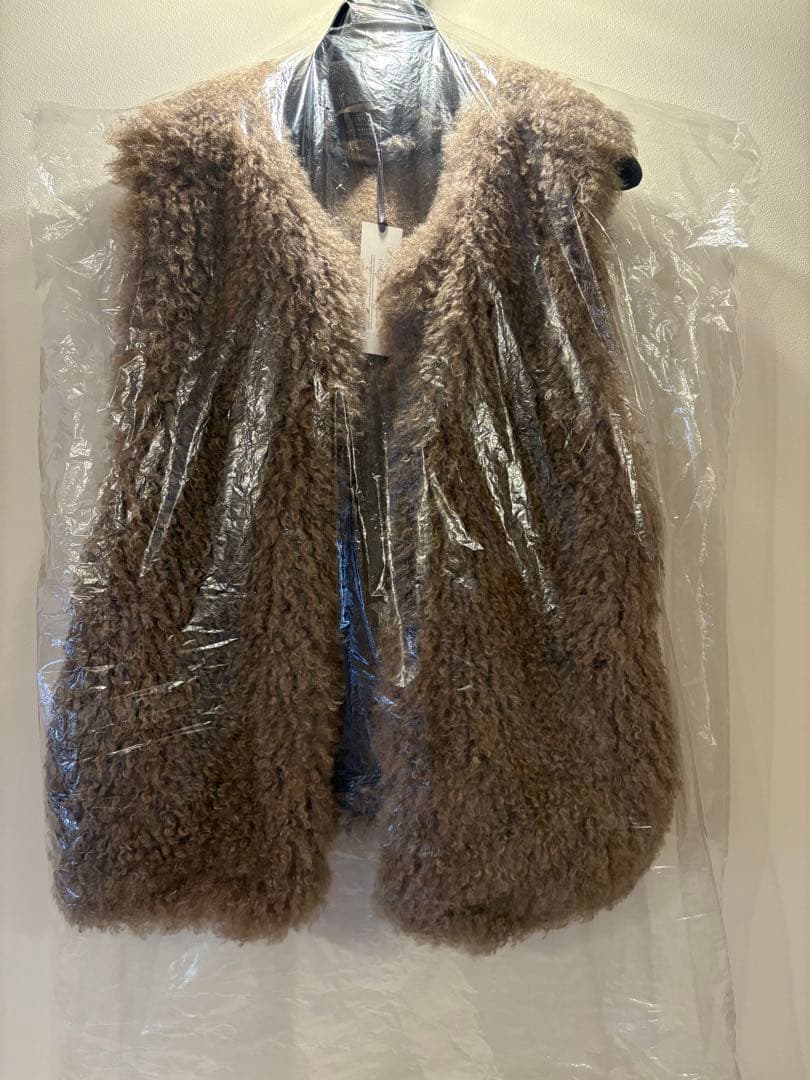 ハグオーワー　Wニードルファーベスト　新品未使用