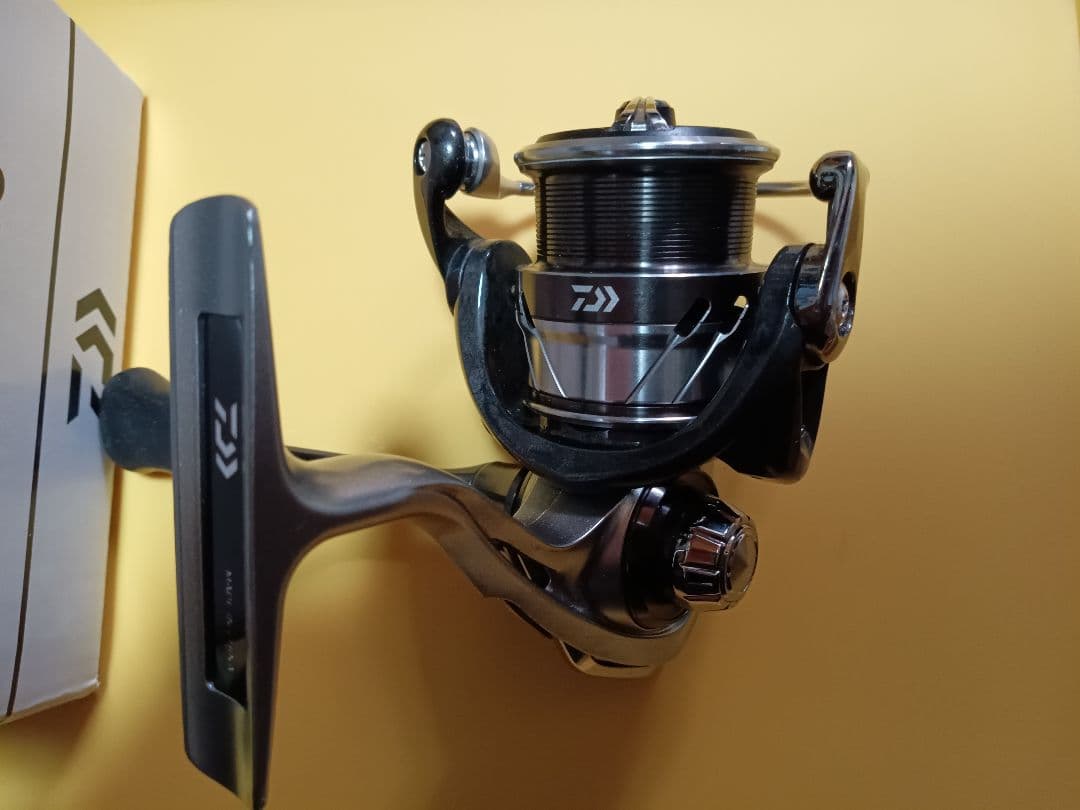 Daiwa 18カルディア CALDIA LT 2000S スピニング 箱あり