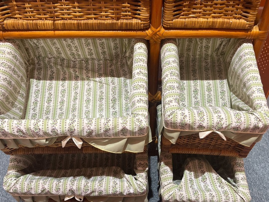 【新品】ラタン　４段ラック　ランドリー　キャスター付　籐家具　レトロ家具