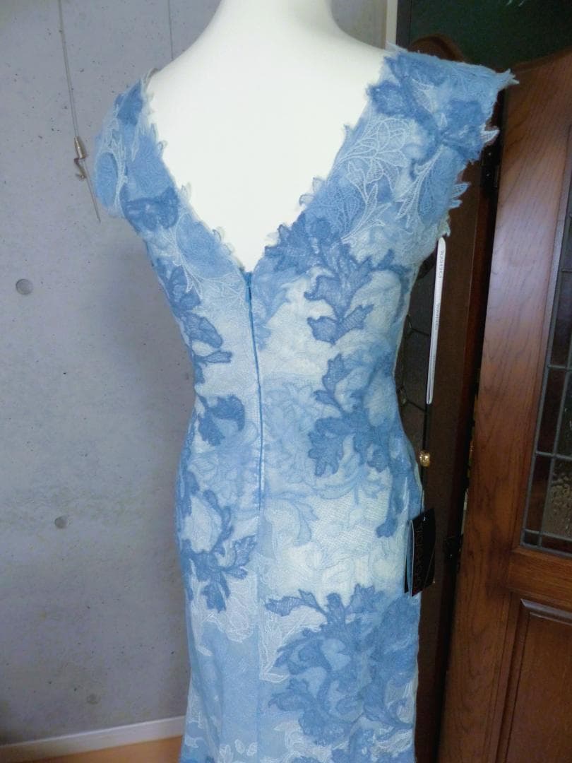 Erica　TadashiShoji ボタニカル青のグラデーションドレス2