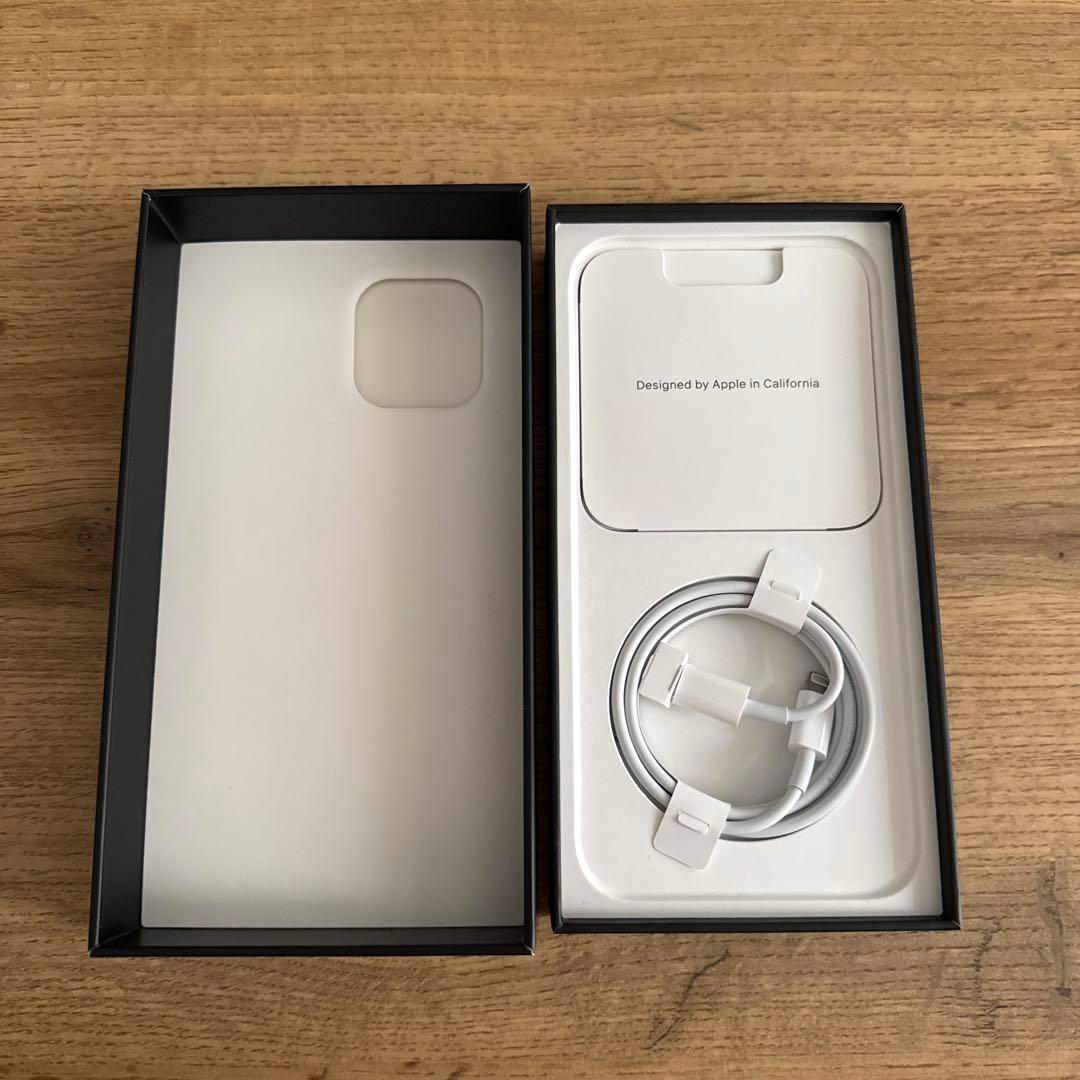 iPhone 12 Pro Max シルバー 256GB