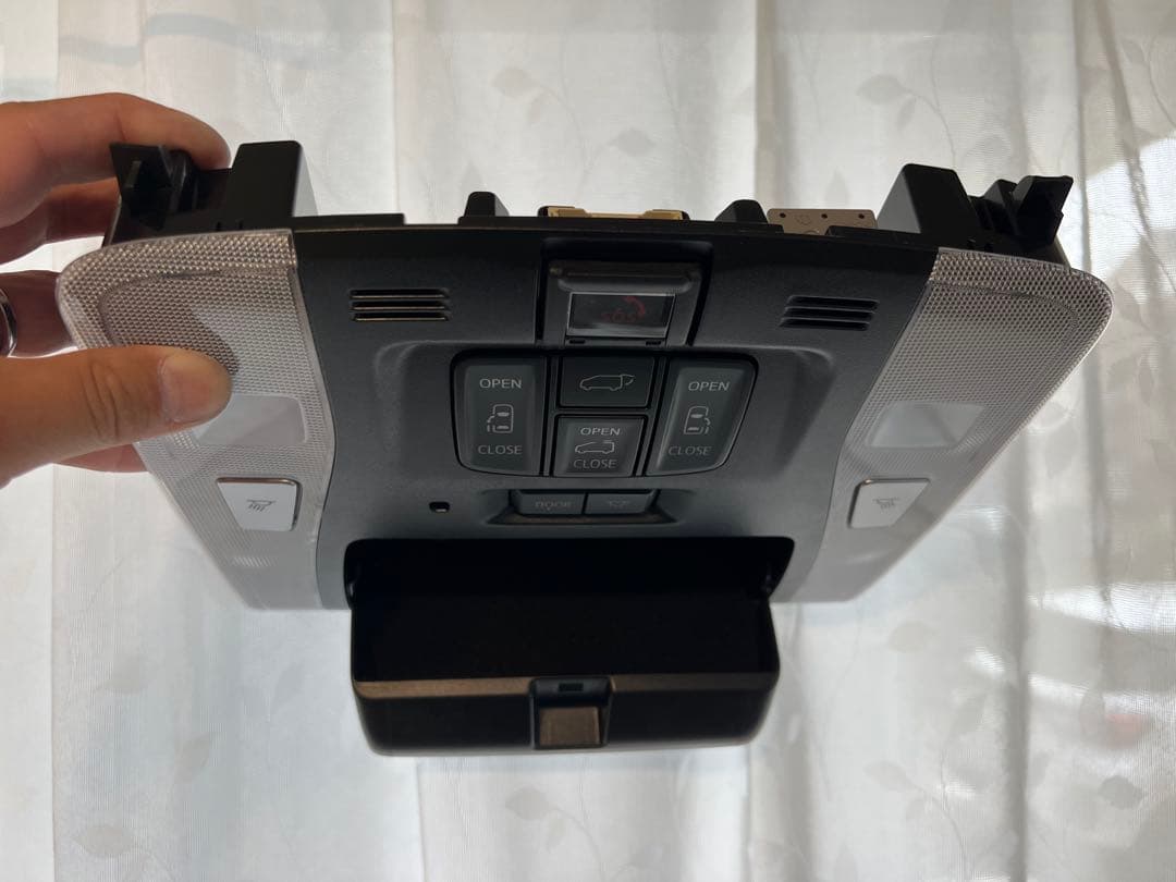 アルファード30ルームランプサングラス入れ付き