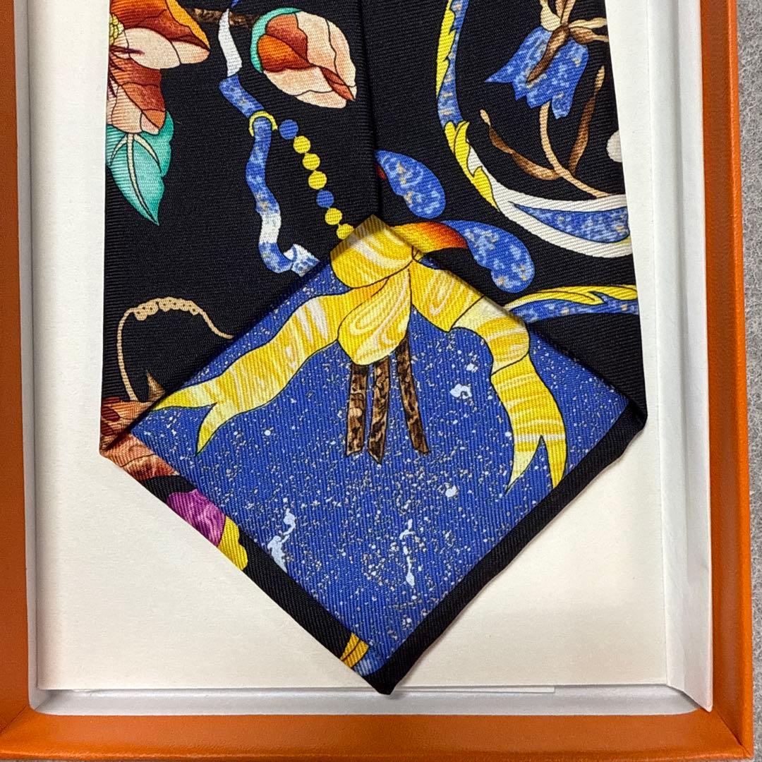 極美品　エルメス　ネクタイ　黒　花柄フラワー　シルク　派手、ジバンシィ　二本