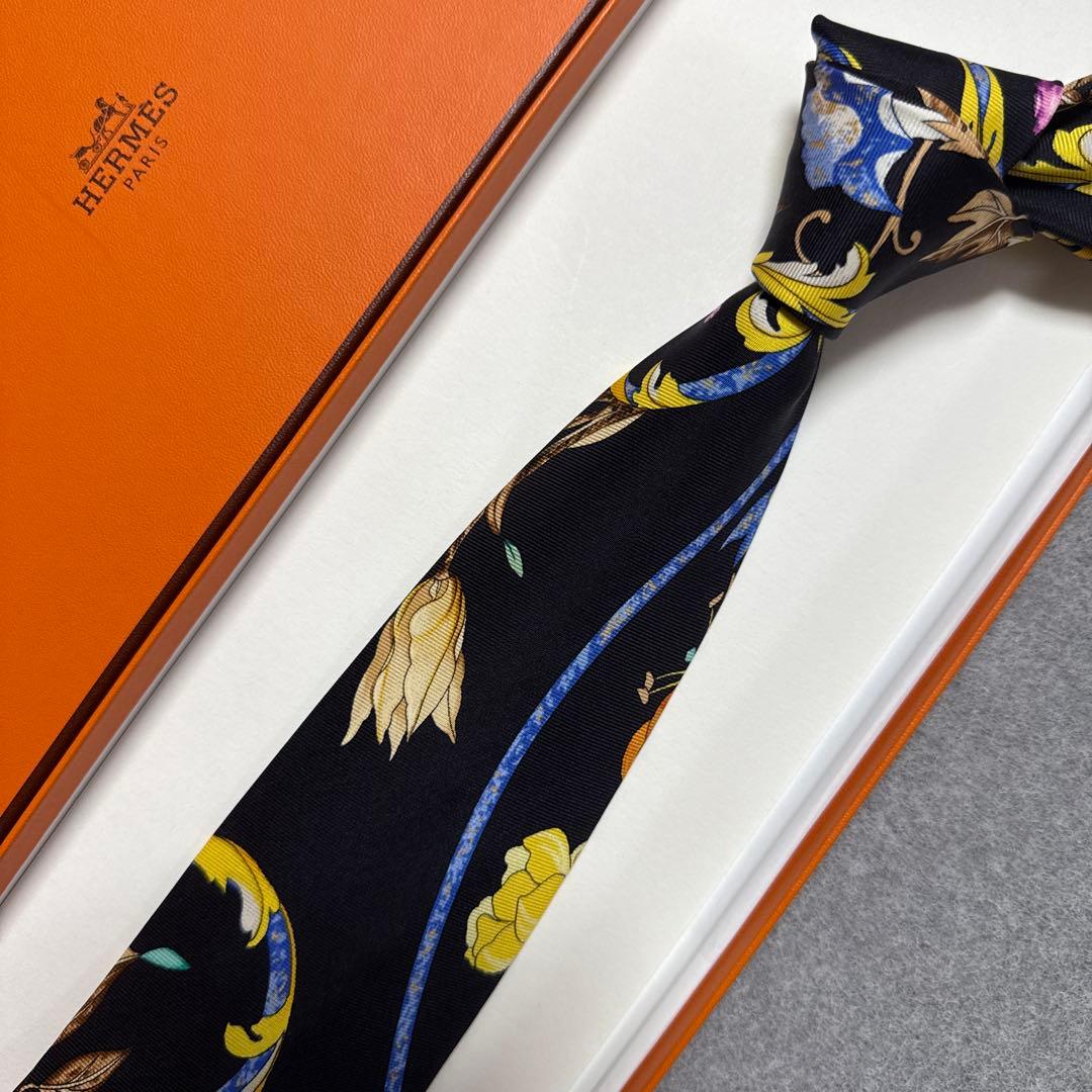 極美品　エルメス　ネクタイ　黒　花柄フラワー　シルク　派手、ジバンシィ　二本