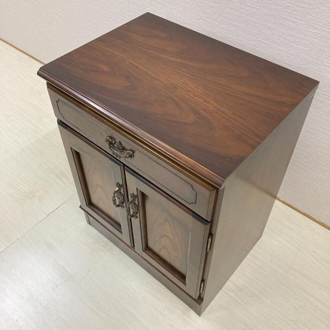 【カリモク】コロニアル　キャビネット　サイドボード