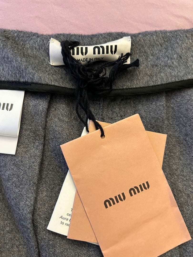 MIU MIU グレー プリーツスカート