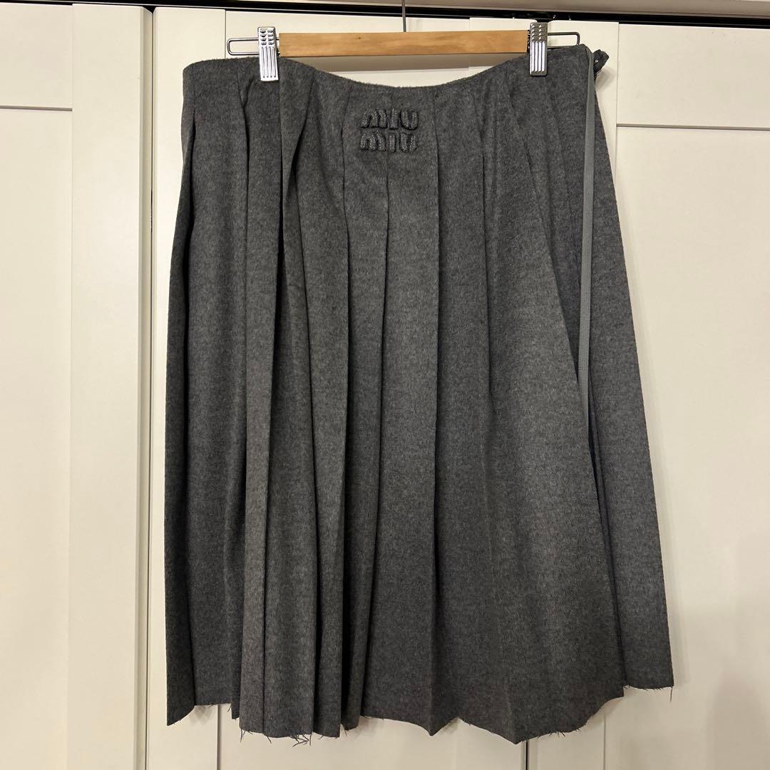 MIU MIU グレー プリーツスカート