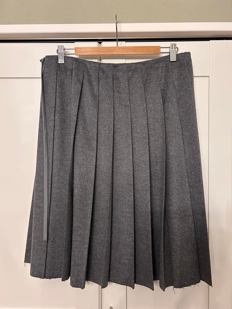 MIU MIU グレー プリーツスカート