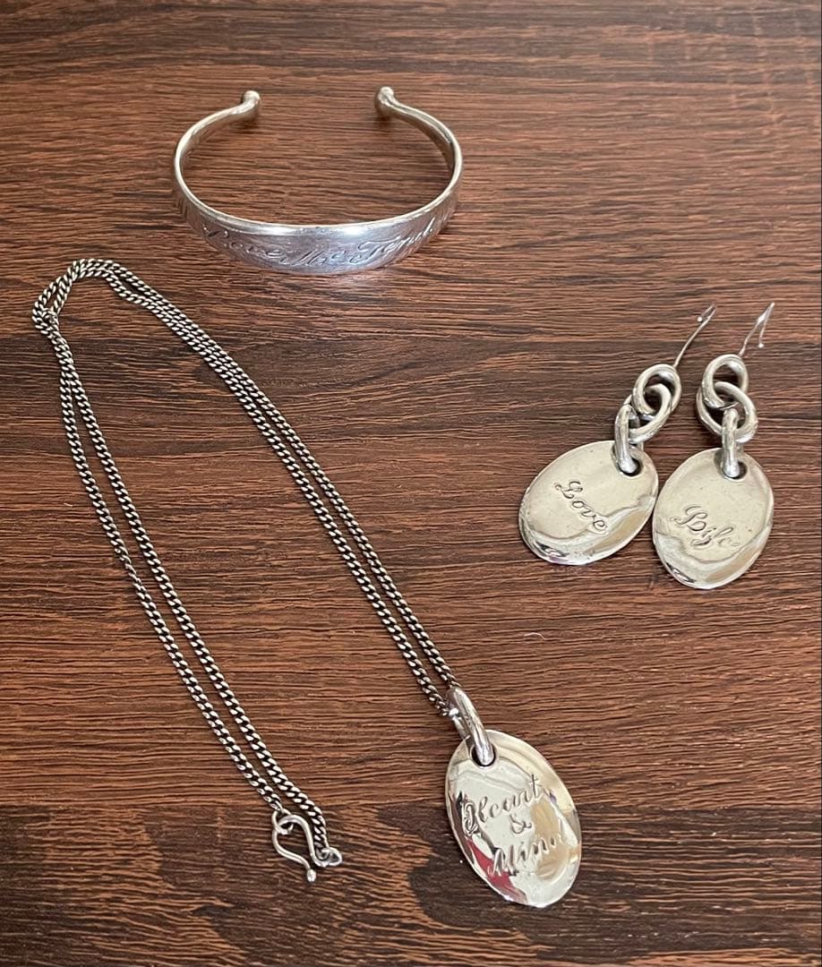 TOM BINNS シルバー バングル Love me Tender アガット