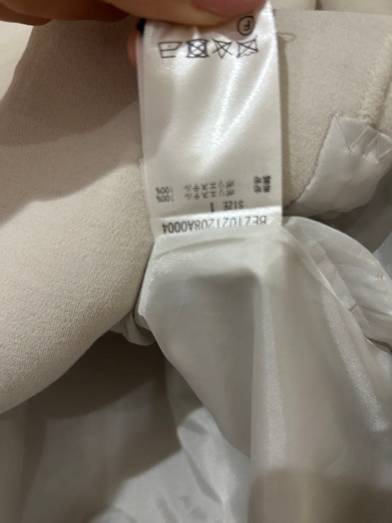 ビアズリー より軽くなったウシロプックリダンボールライトコート