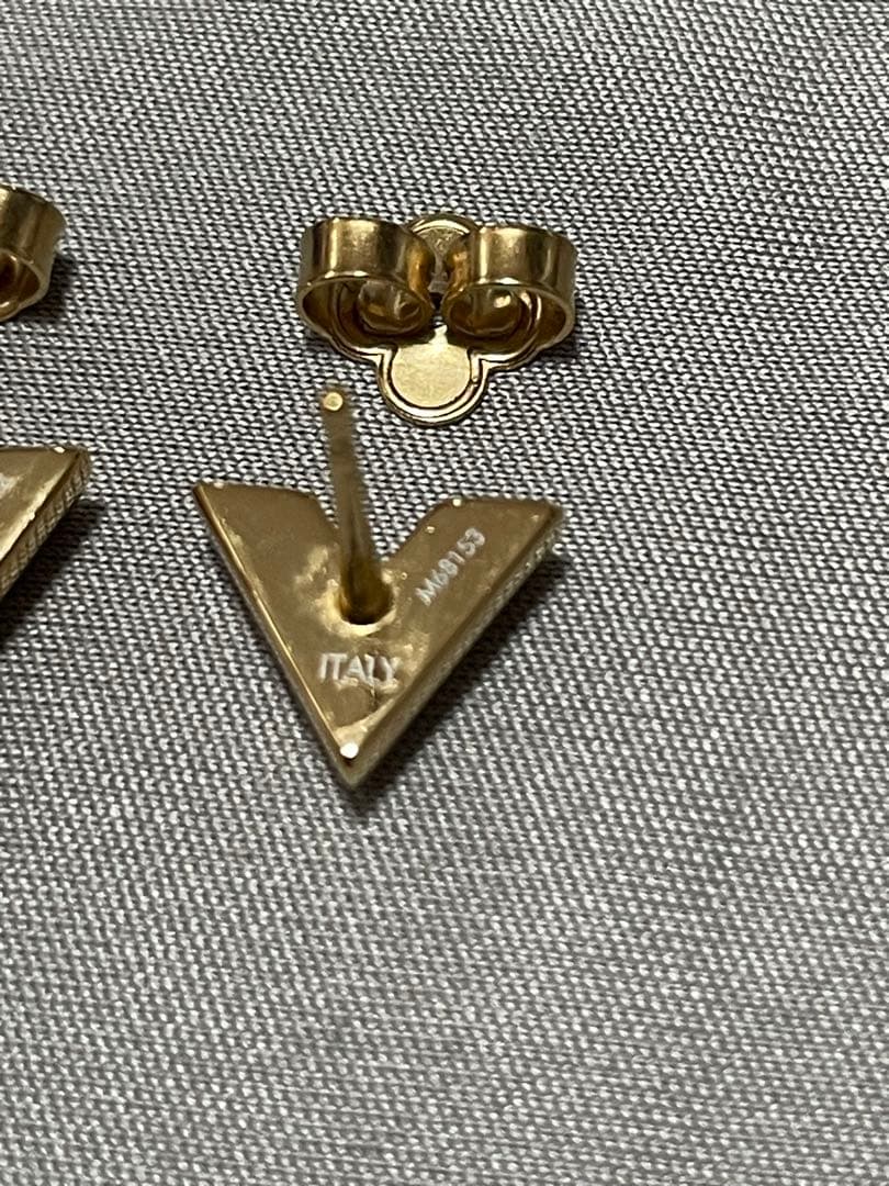 LOUIS VUITTON エセンシャルV