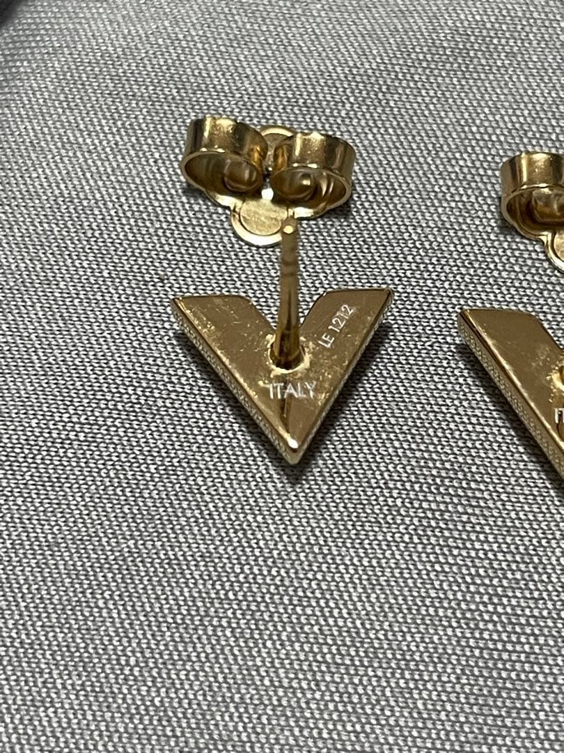 LOUIS VUITTON エセンシャルV