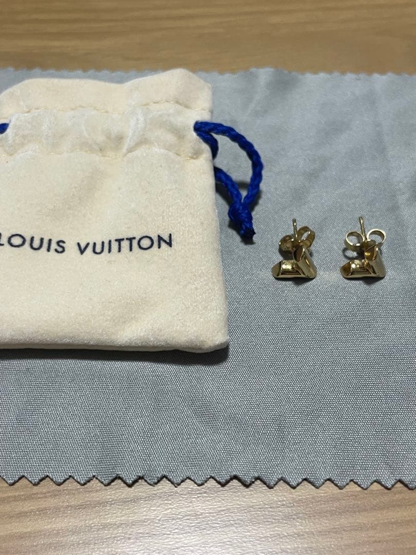 LOUIS VUITTON エセンシャルV