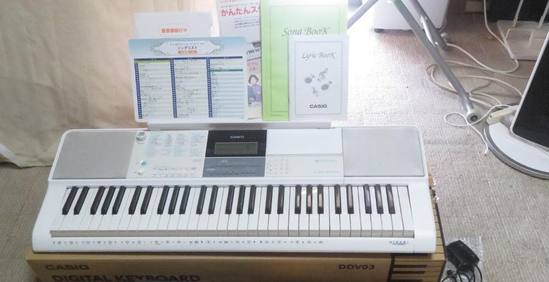 極美品　CASIO LK-516 キーボード 光ナビゲーション