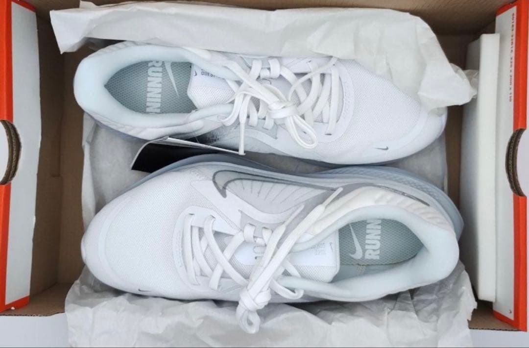 新品　ナイキ クエスト5 スニーカー 靴 ウィメンズ 24cm