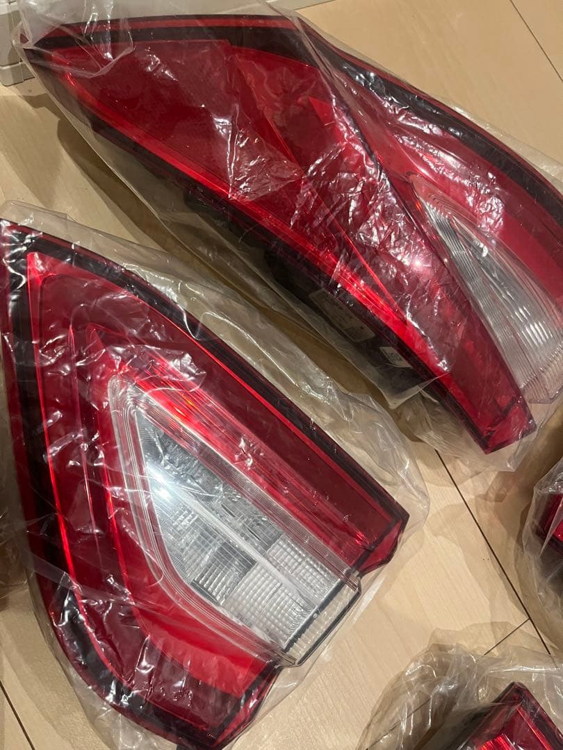 マセラティレヴァンテ純正、テールランプ 左右