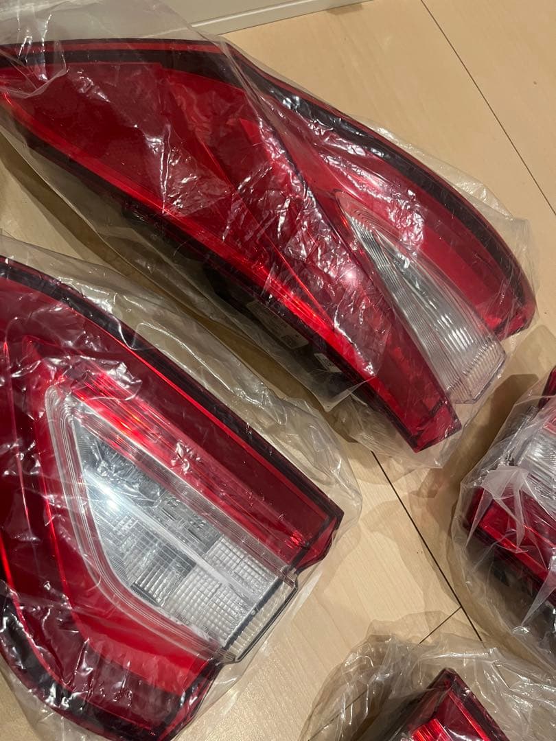 マセラティレヴァンテ純正、テールランプ 左右