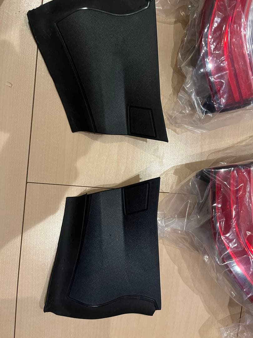 マセラティレヴァンテ純正、テールランプ 左右