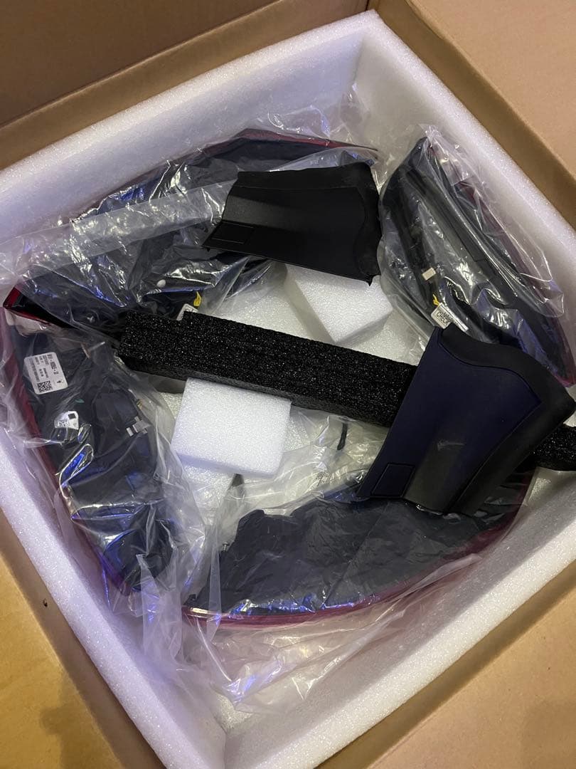 マセラティレヴァンテ純正、テールランプ 左右