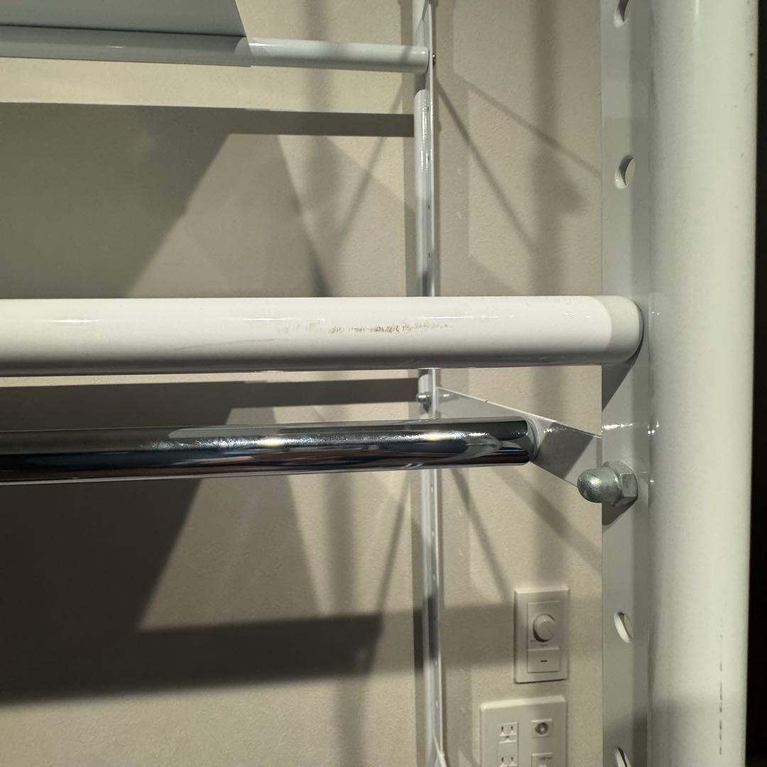 ピアノ上収納 頑丈スチールラック白 103～160㌢ 突っ張り 可動式伸縮ラック