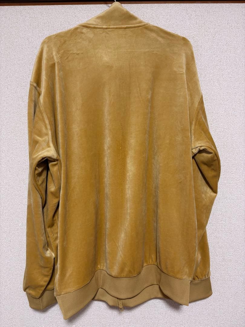 adidas ベロア トラックジャケット ゴールデンベージュ