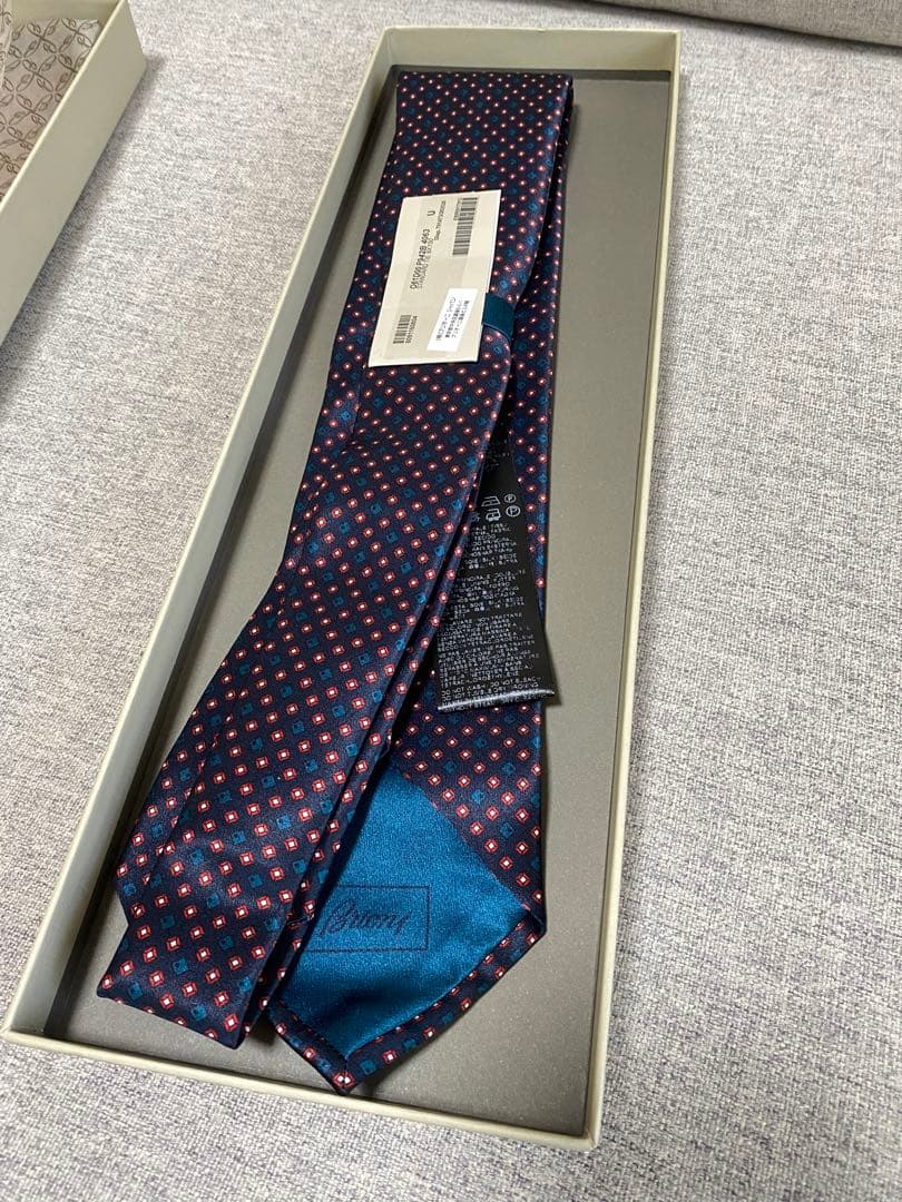 ブリオーニ　ネクタイ　箱付き