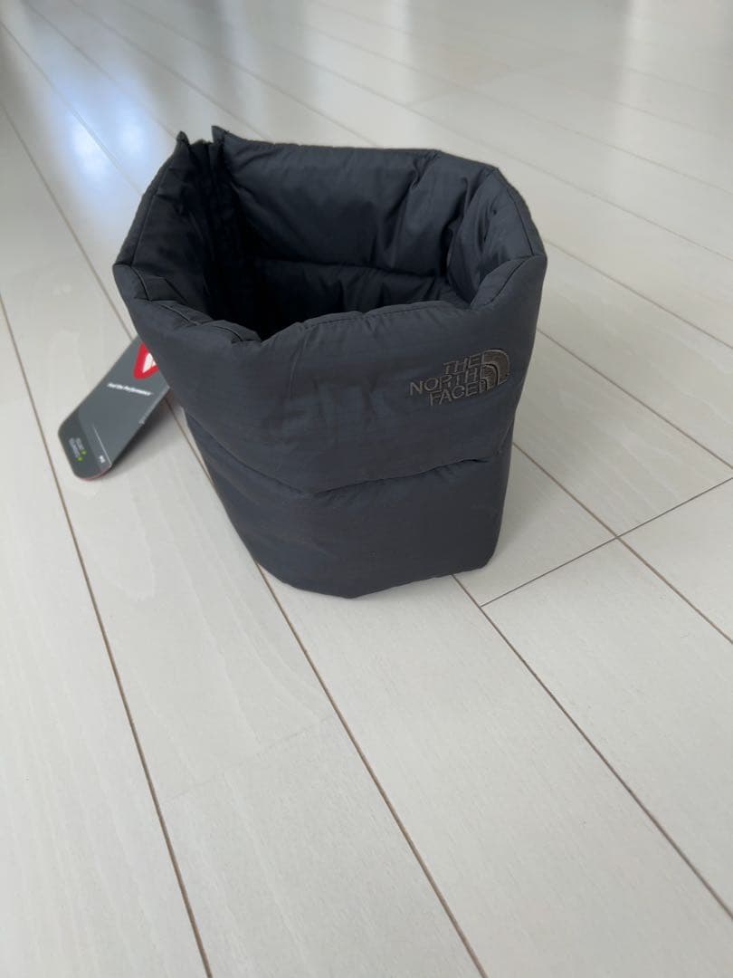 新品タグ付きザノースフェイスパープルレーベルダウンマフラー黒